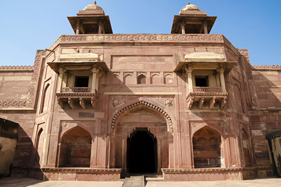 Agra Fort (Historical Place In India)