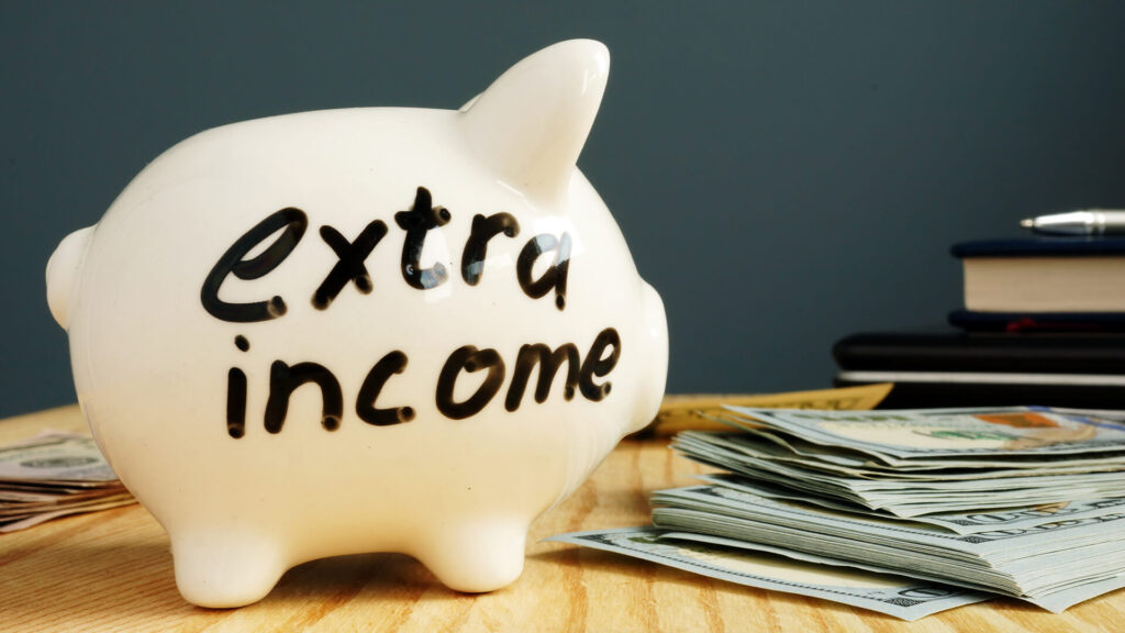 Extra Income: घर बैठे कमाना चाहते हैं पैसा? इन तरीकों को अपनाकर हर महीने कर सकेंगे लाखों की कमाई